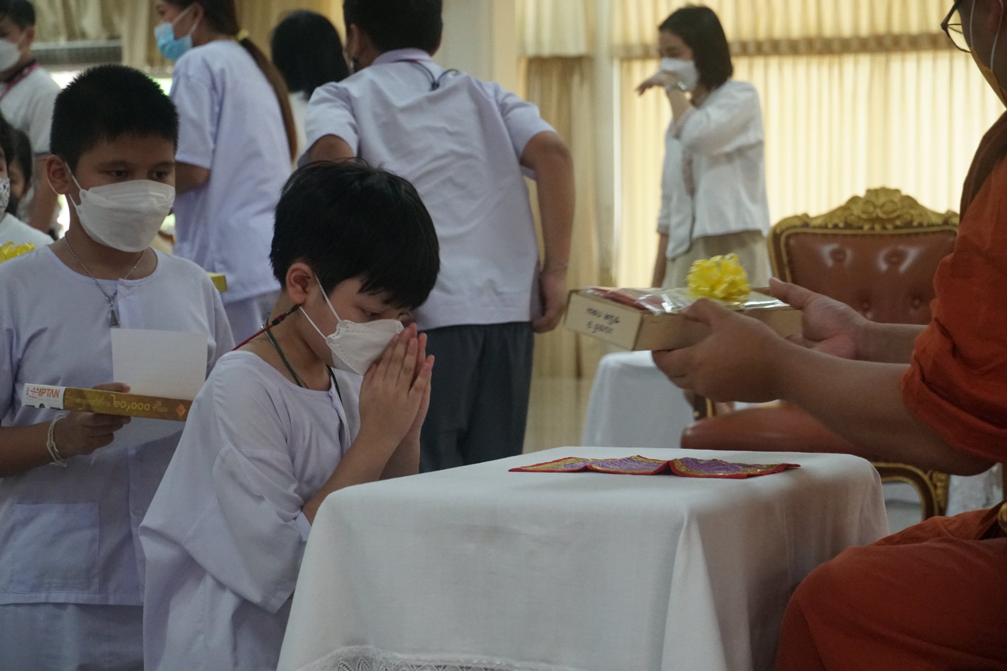 กิจกรรมทำบุญถวายเทียนพรรษา และถวายผ้าอาบน้ำฝน
