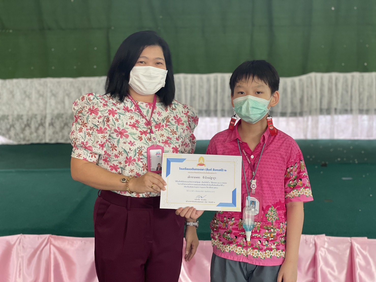 เด็กชายพชร ชีวโรจน์ฐากูร ได้คะแนนวิทยาศาสตร์สูงสุด เป็นอันดับที่ 9 และรางวัลเหรียญเงิน ในการเข้าสอบโครงการทดลองสอบเข้าเรียนชั้นมัธยมศึกษาปีที่ 1 (ห้องเรียนพิเศษ English Program) 